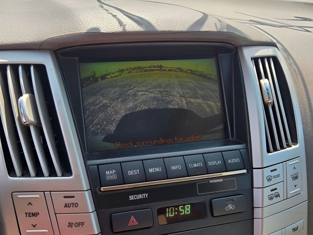 Used 2007 White Lexus 350 image 28