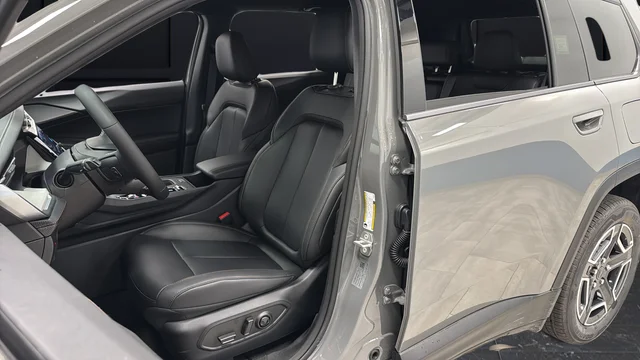 New 2026 Sting-Gray Clear-Coat Exterior Paint Jeep Limited image 9