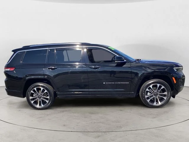 Used 2023 Diamond Black Jeep Overland image 6