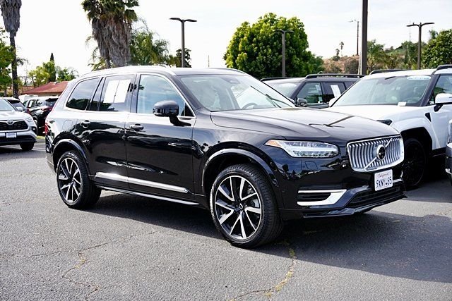 Used 2025 Black Volvo B6 Plus 6-Seater image 5