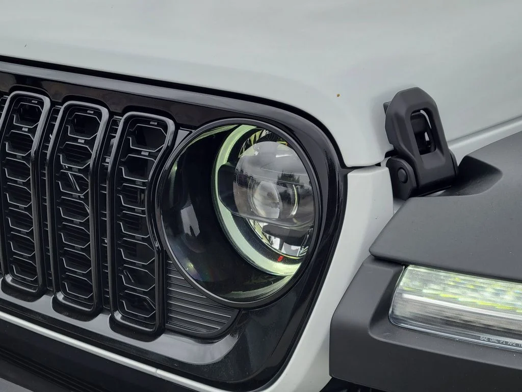 New 2026 Bright White Clear-Coat Exterior Paint Jeep Willys image 23