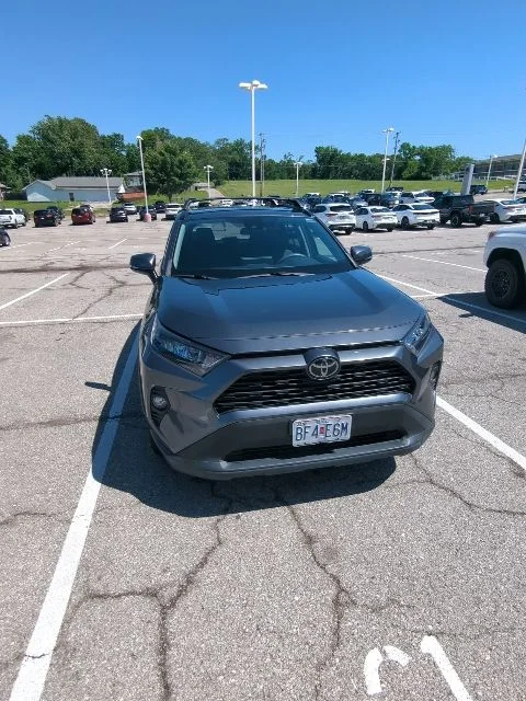 Used 2019 Gray Toyota XLE image 4