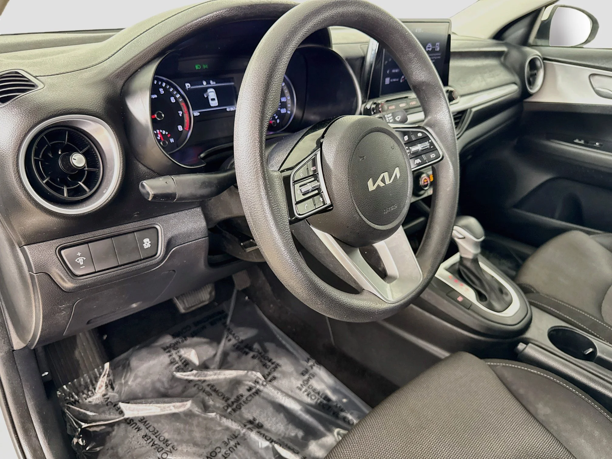 Used 2024 White Kia LX image 11