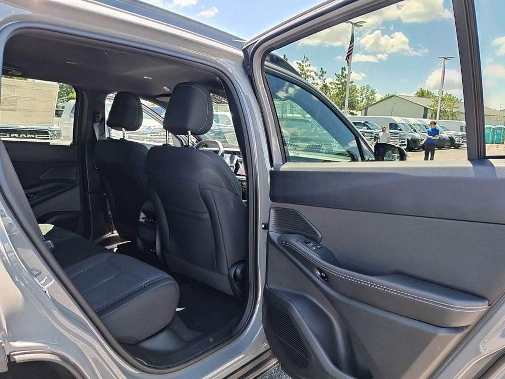 New 2026 Sting-Gray Clearcoat Jeep Laredo image 33