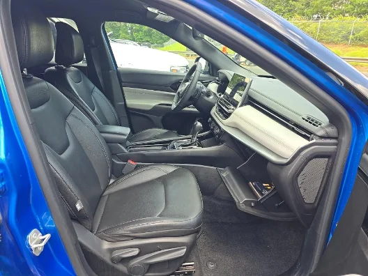 Used 2025 Blue Jeep Limited image 4