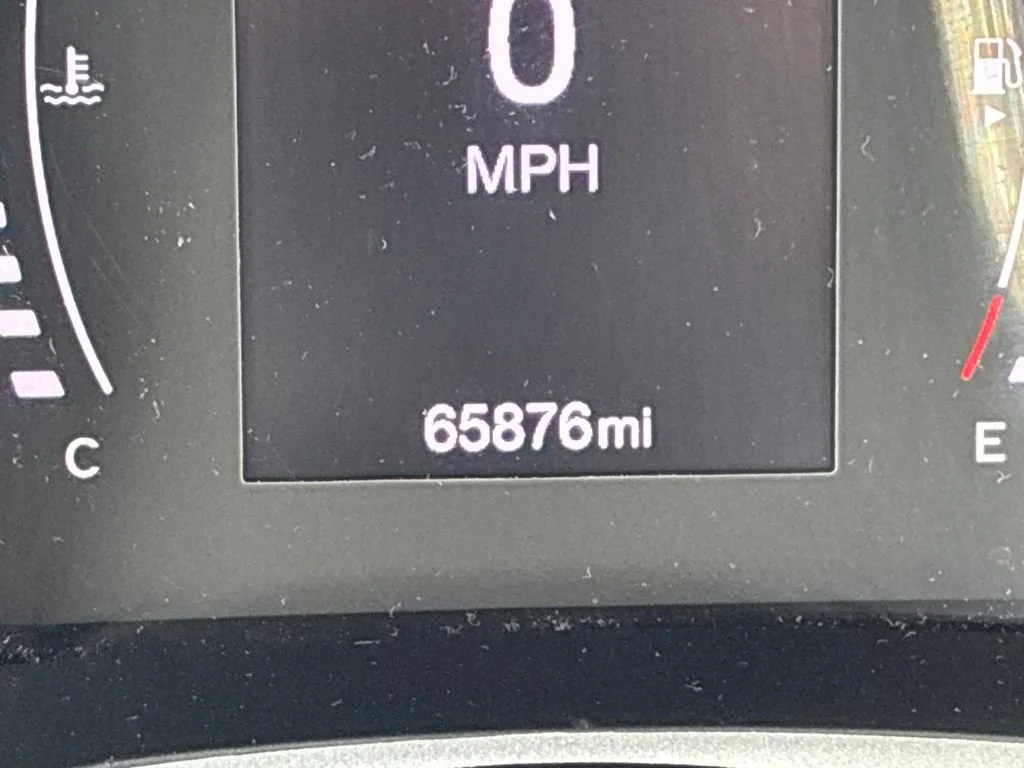 Used 2019 White Clearcoat Jeep Latitude image 30