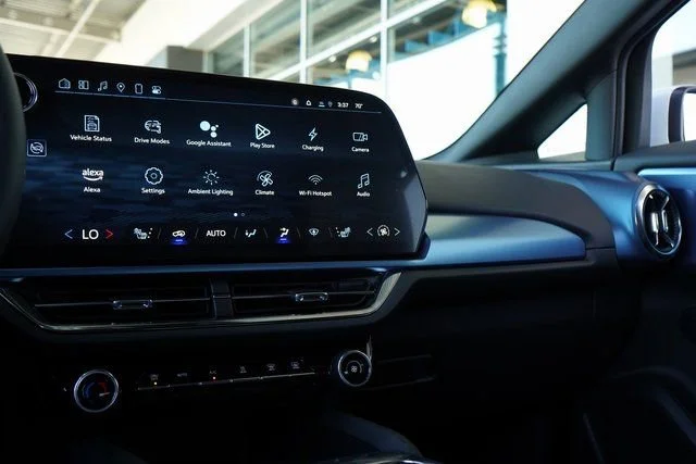 2025 Chevrolet Equinox EV LT - Photo 17