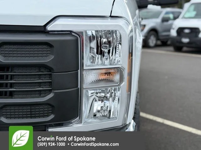 New 2026 Oxford White Ford XL image 7