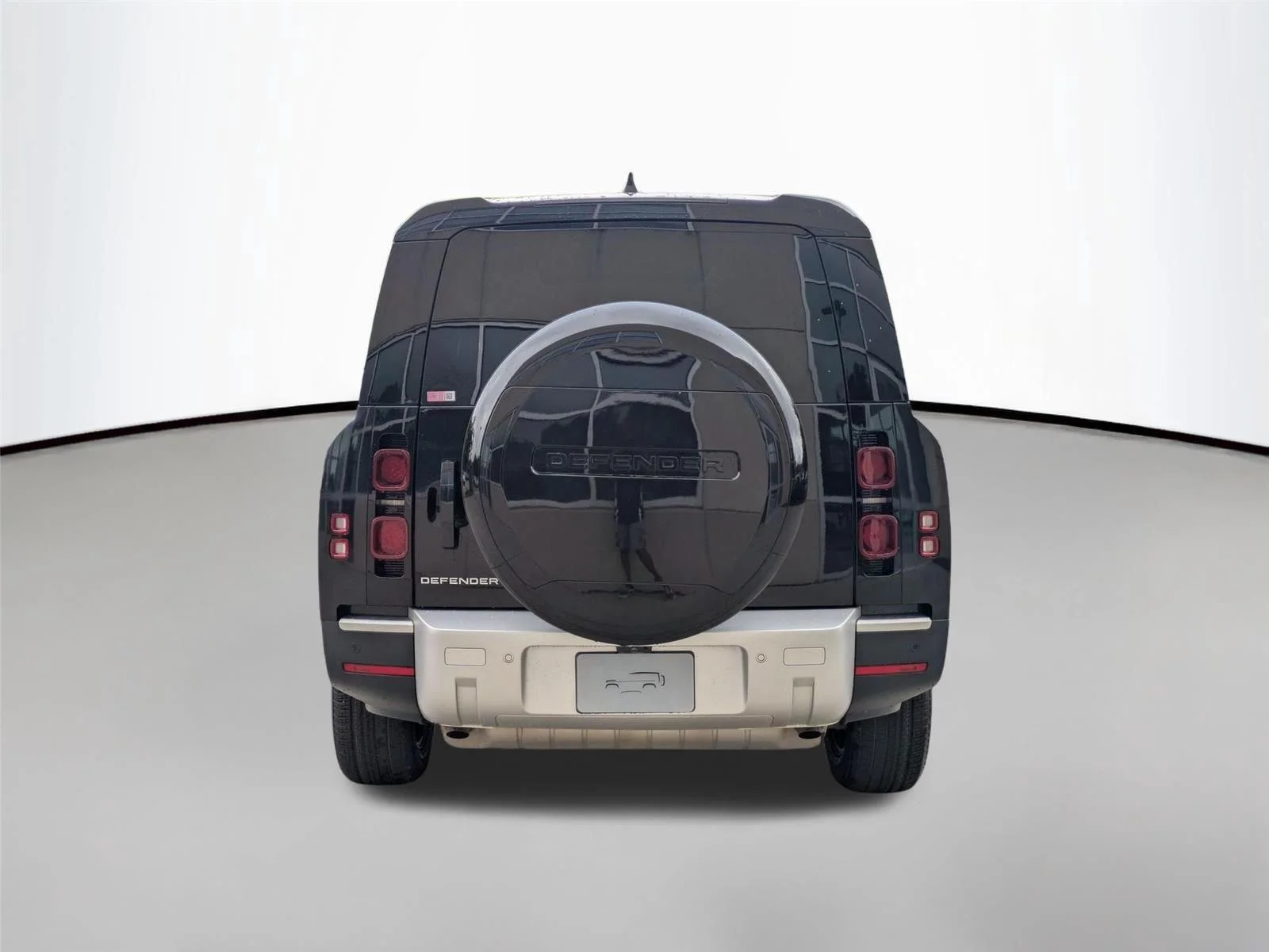 Used 2025 Santorini Black Metallic Land Rover S image 6