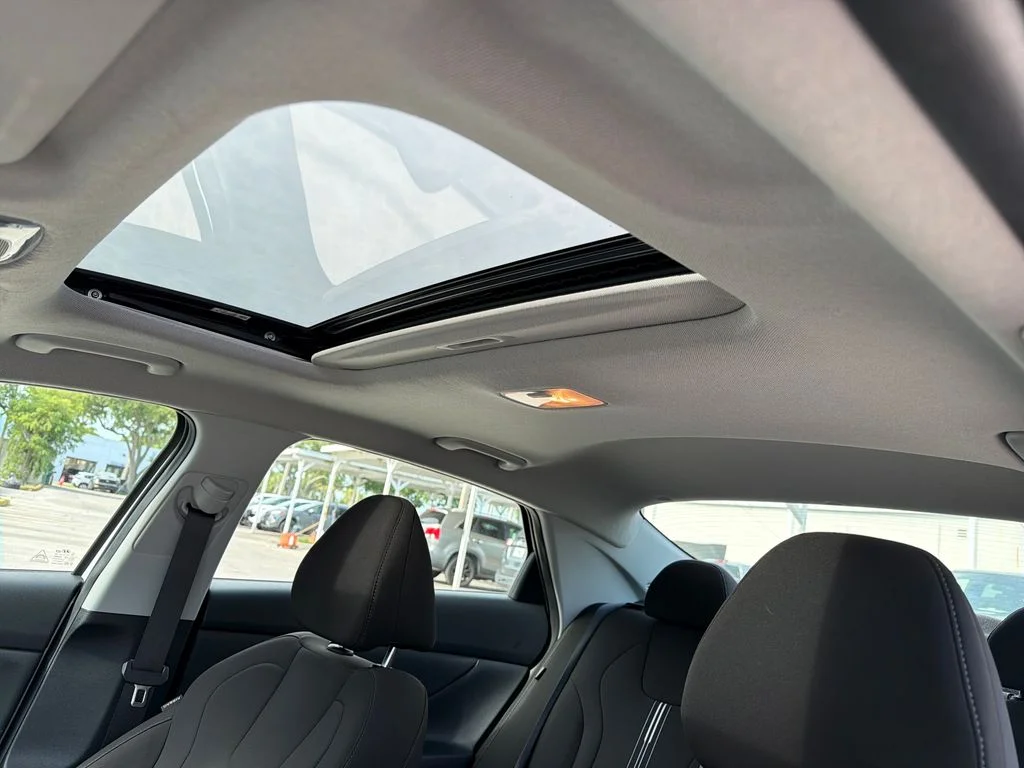 Used 2024 White Hyundai SEL image 15