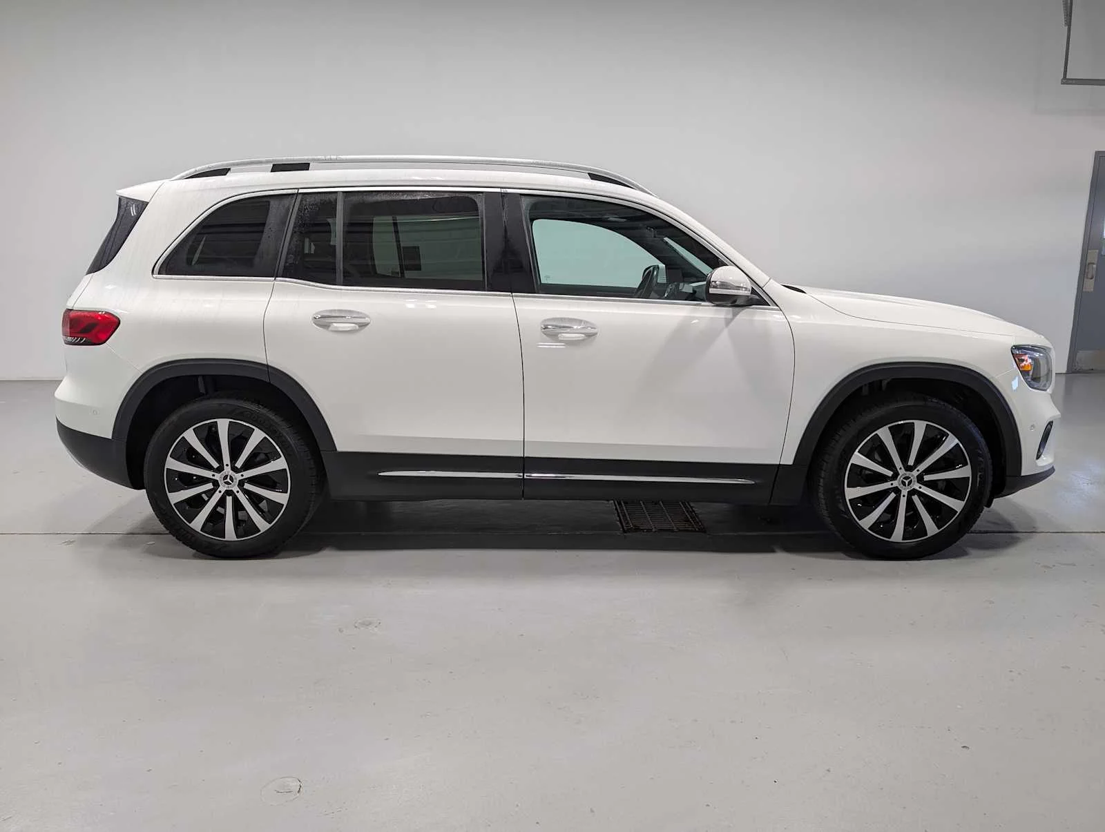 Used 2022 Polar White Mercedes-Benz GLB 250 image 7