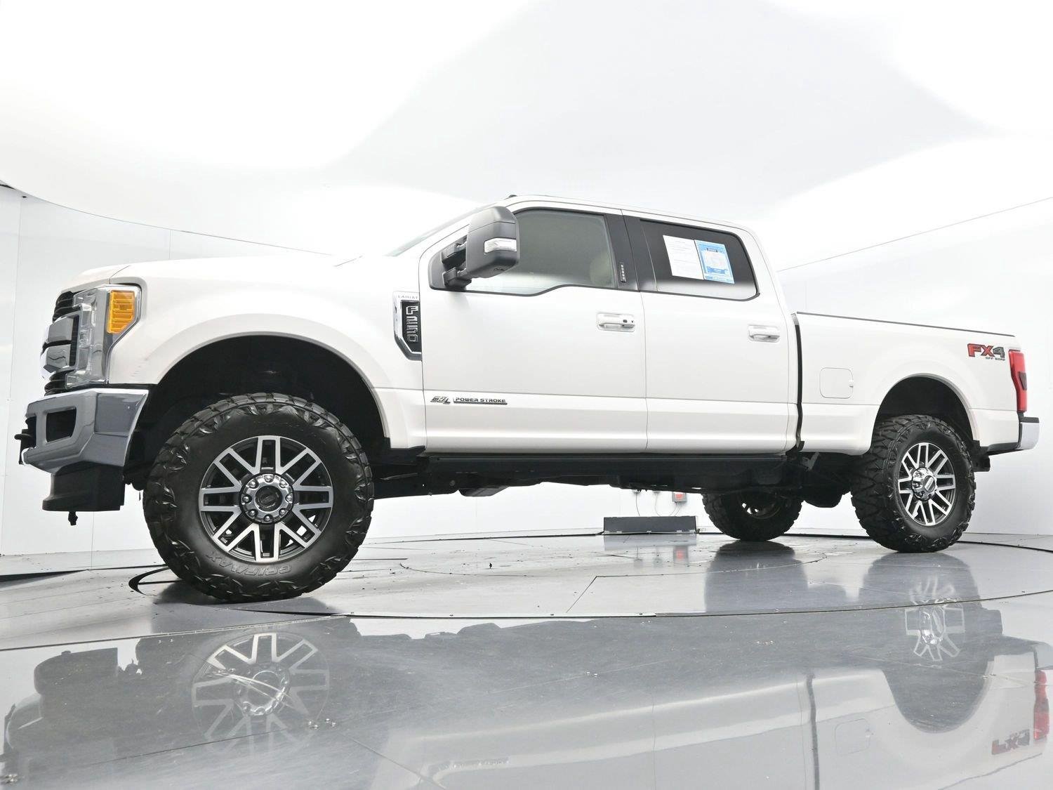 Used 2017 White Platinum Metallic Tri-Coat Ford Lariat image 52