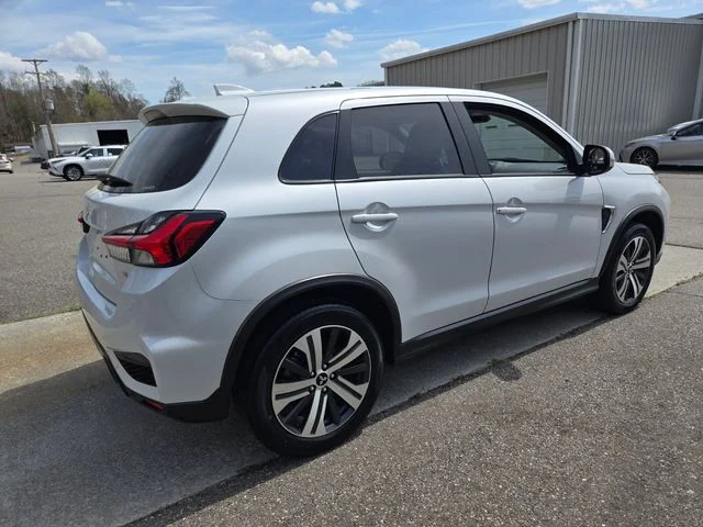 Used 2025 White Mitsubishi  image 8