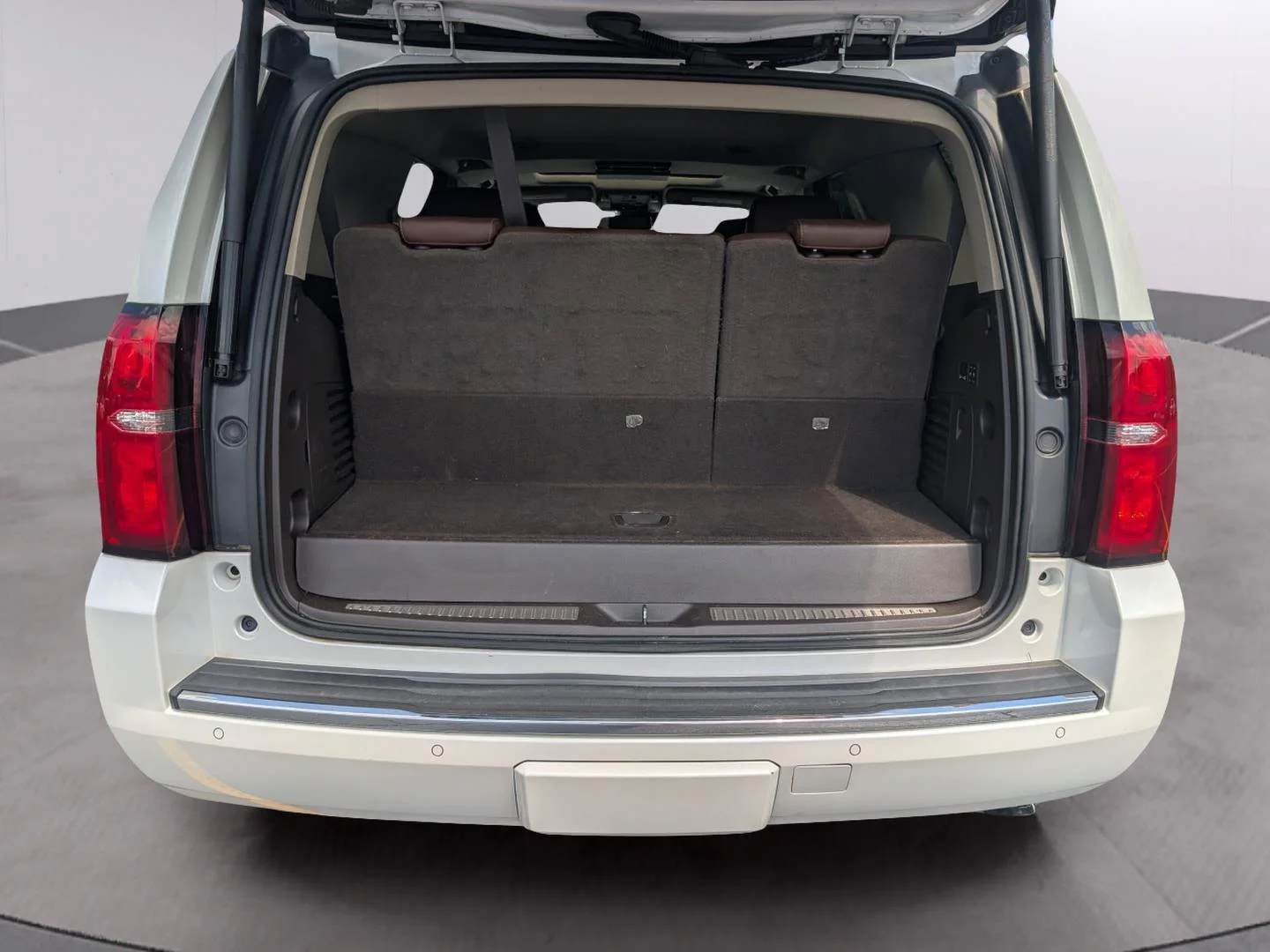 Used 2016 Iridescent Pearl Tricoat Chevrolet LTZ image 17