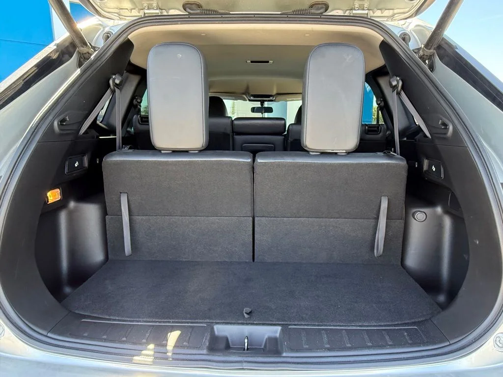 Used 2023 Silver Mitsubishi SE image 10