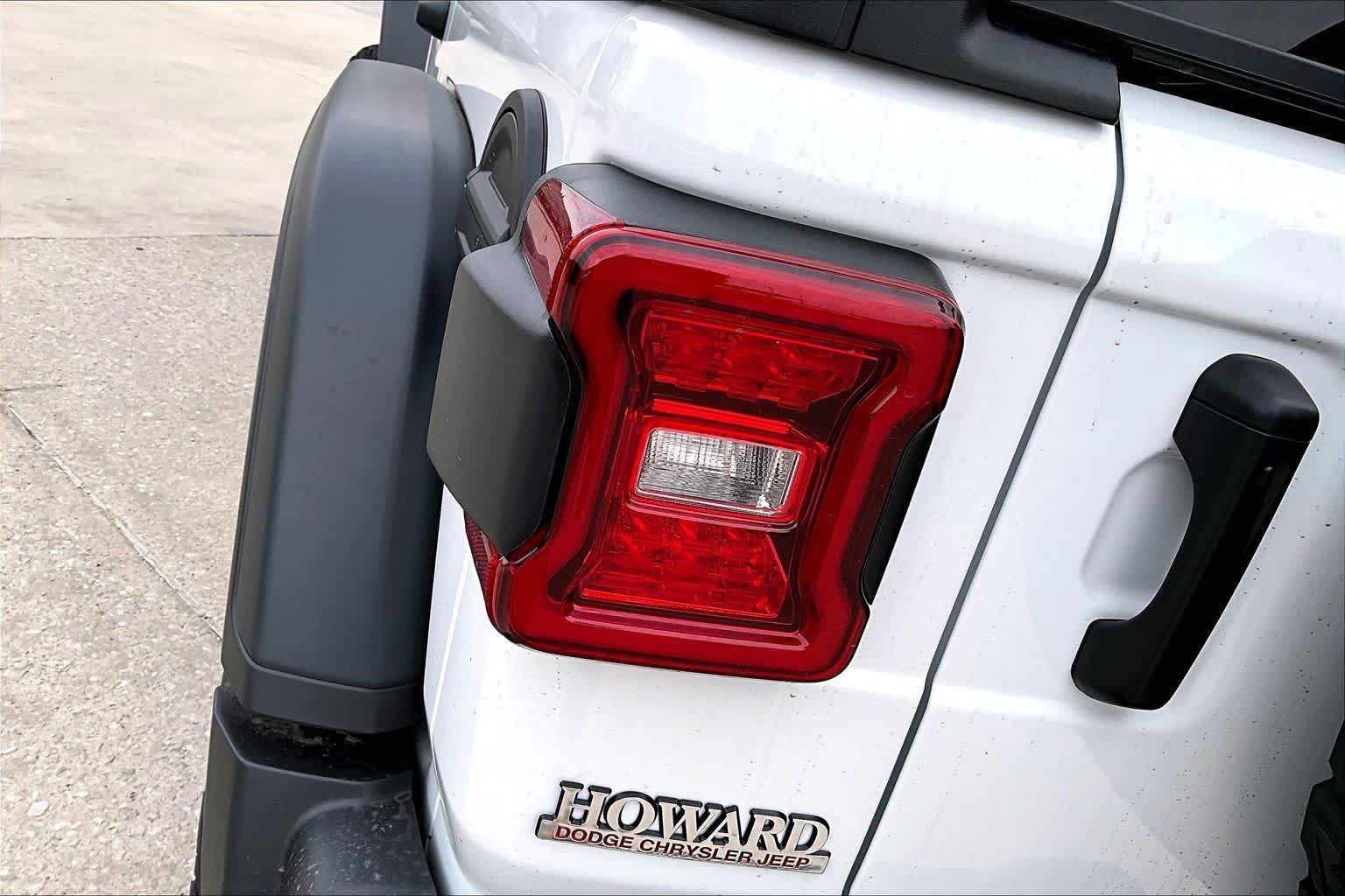 New 2026 Bright White Clear-Coat Exterior Paint Jeep Rubicon image 15