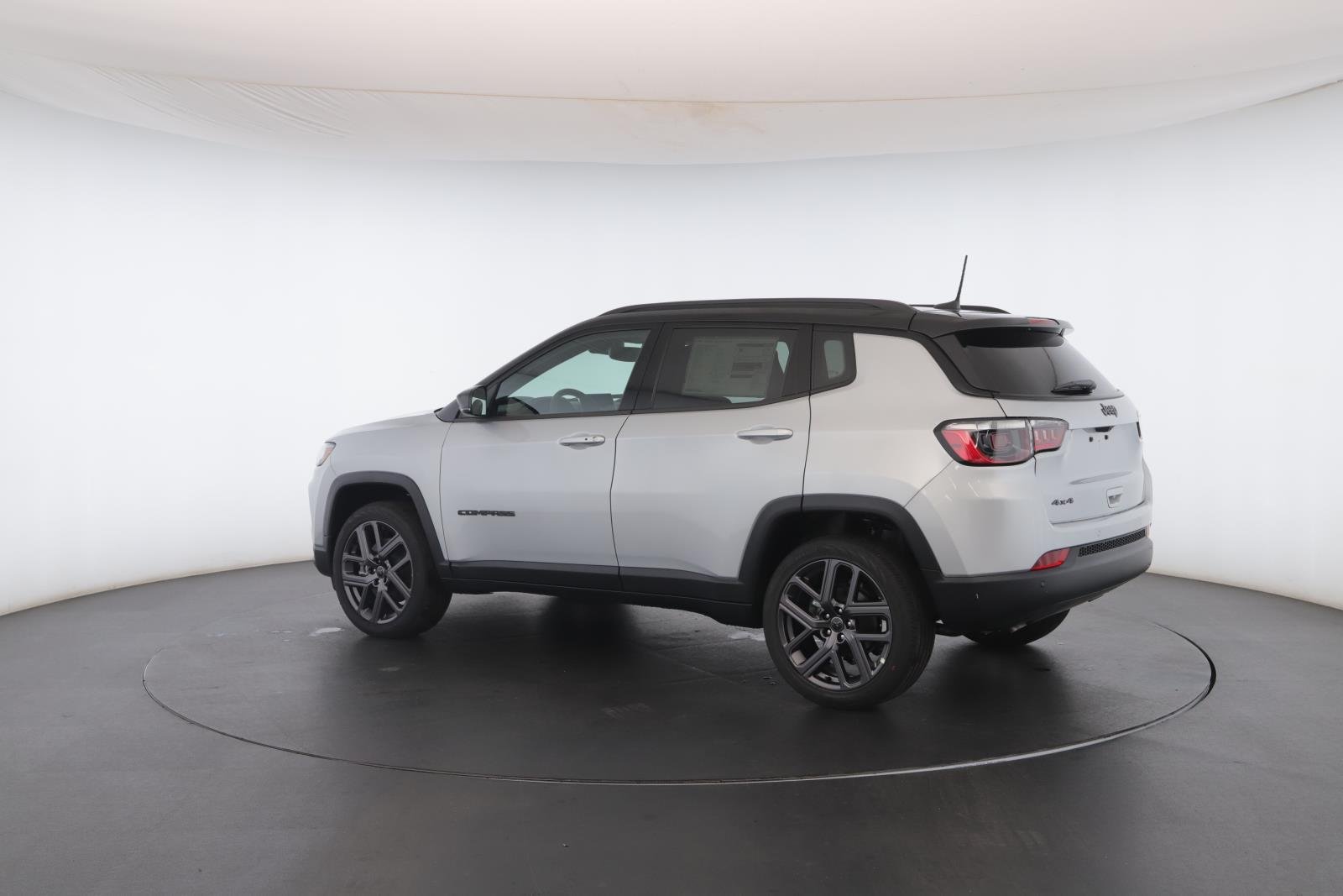 New 2026 Silver Zynith Metallic Clearcoat Jeep Limited image 21