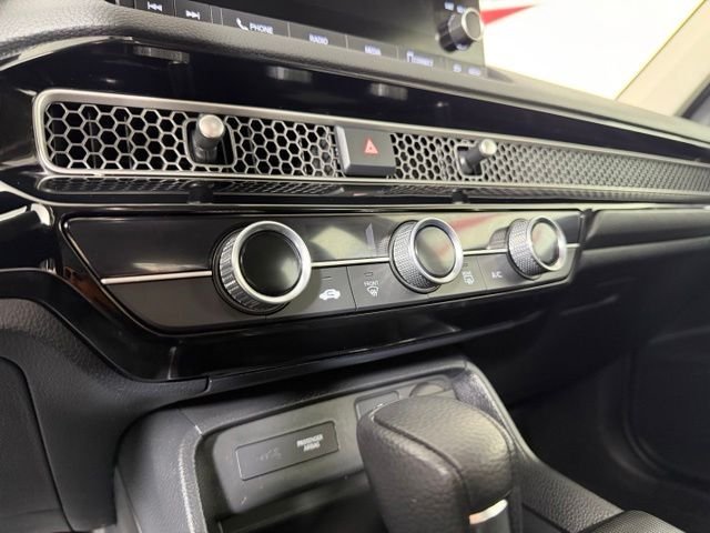 Certified Used 2024 Crystal Black Pearl Honda LX image 19