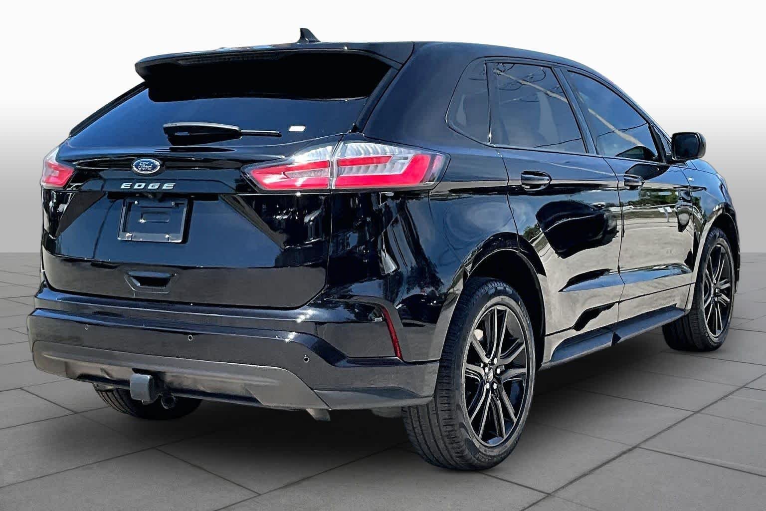 Used 2022 Agate Black Metallic Ford ST-Line image 13