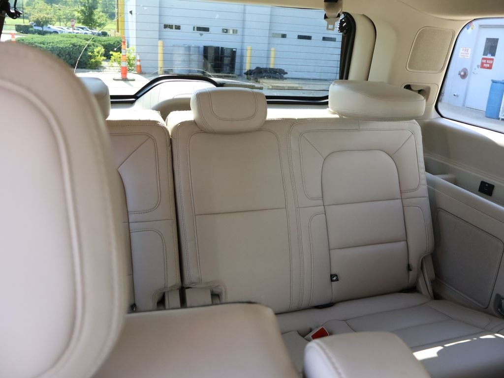 Used 2020 White Lincoln Reserve image 14