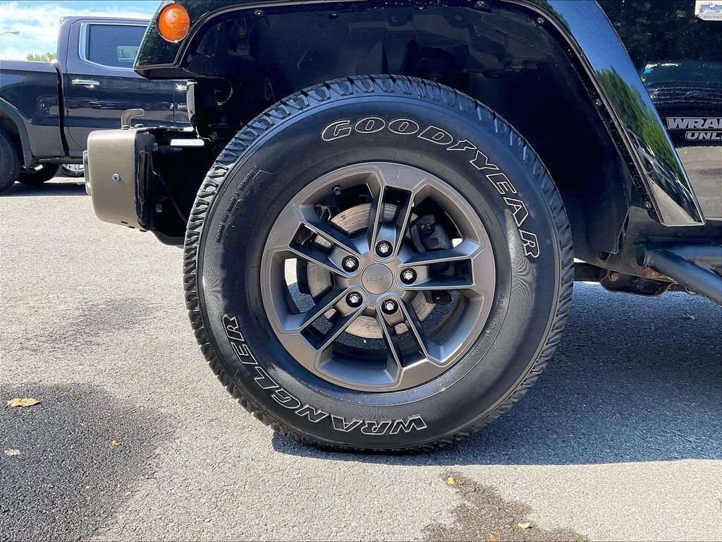 Used 2017 Black Jeep Unlimited Sahara image 21