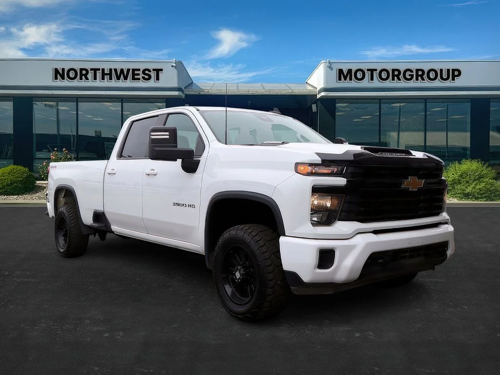 2024 Chevrolet Silverado HD LT 4WD Crew Cab Short Box's photo