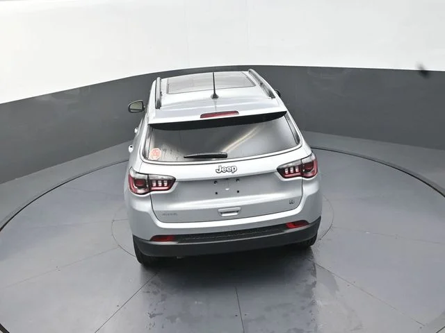New 2026 Silver Zynith Metallic Clear-Coat Exterior Paint Jeep  image 16