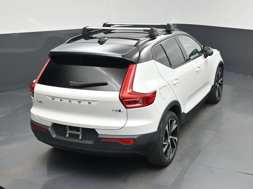 Used 2022 White Volvo R-Design image 25