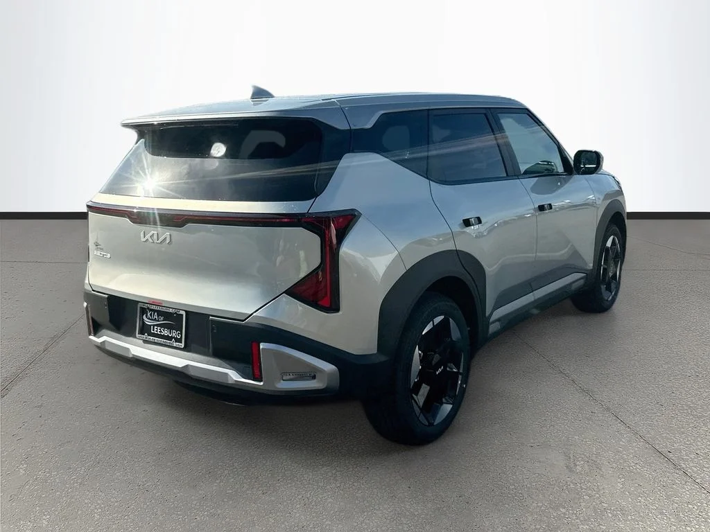 New 2027 Ivory Silver Kia S image 7