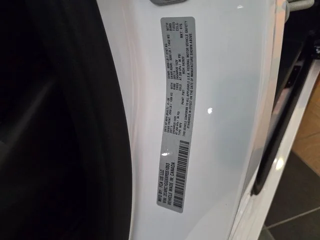 New 2027 Bright White Clear-Coat Exterior Paint Chrysler Limited image 24