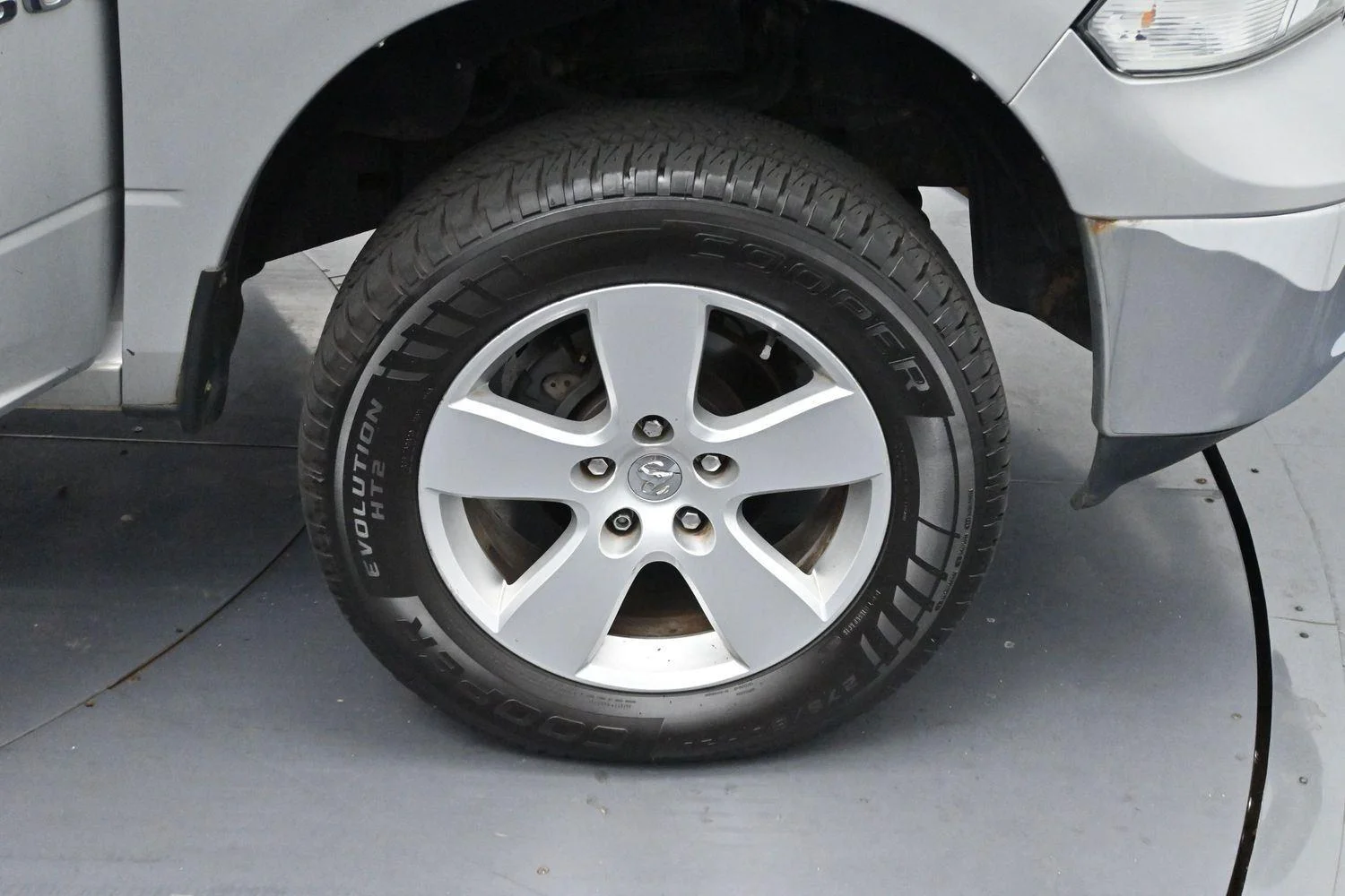 Used 2015 Bright Silver Metallic Clearcoat Ram SLT image 29