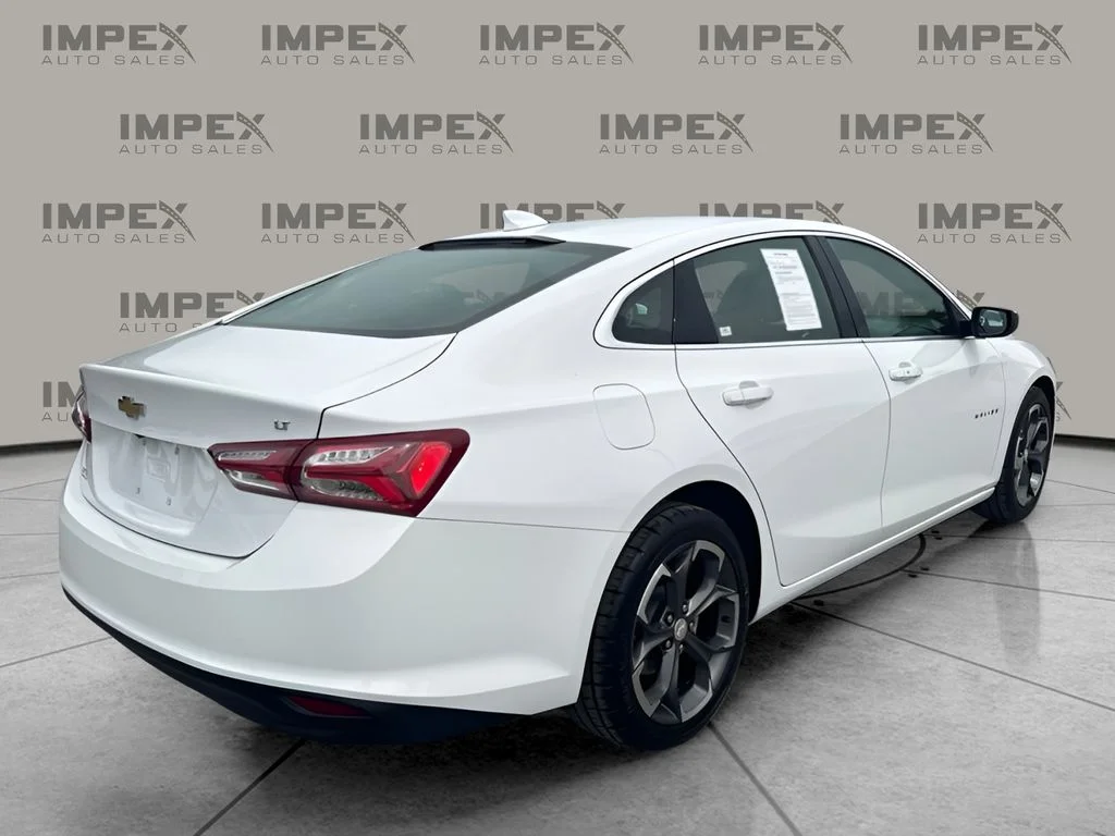 Used 2022 White Chevrolet LT image 3