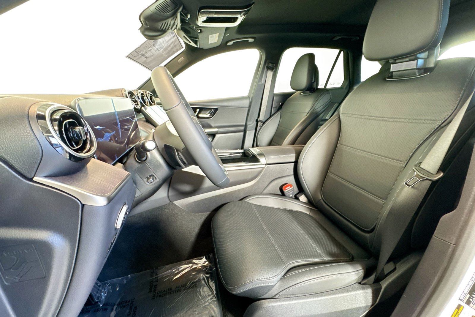 New 2026 Polar White Mercedes-Benz GLC 300 image 18