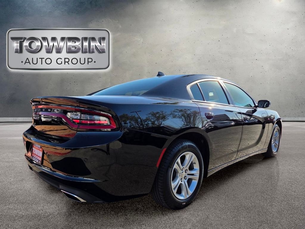 Used 2023 Black Dodge SXT image 4