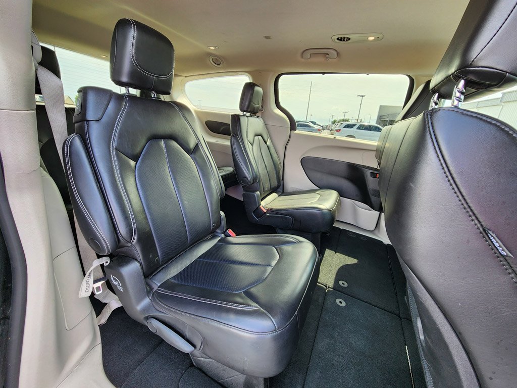 Used 2023 Brilliant Black Crystal Pearlcoat Chrysler Touring L image 13