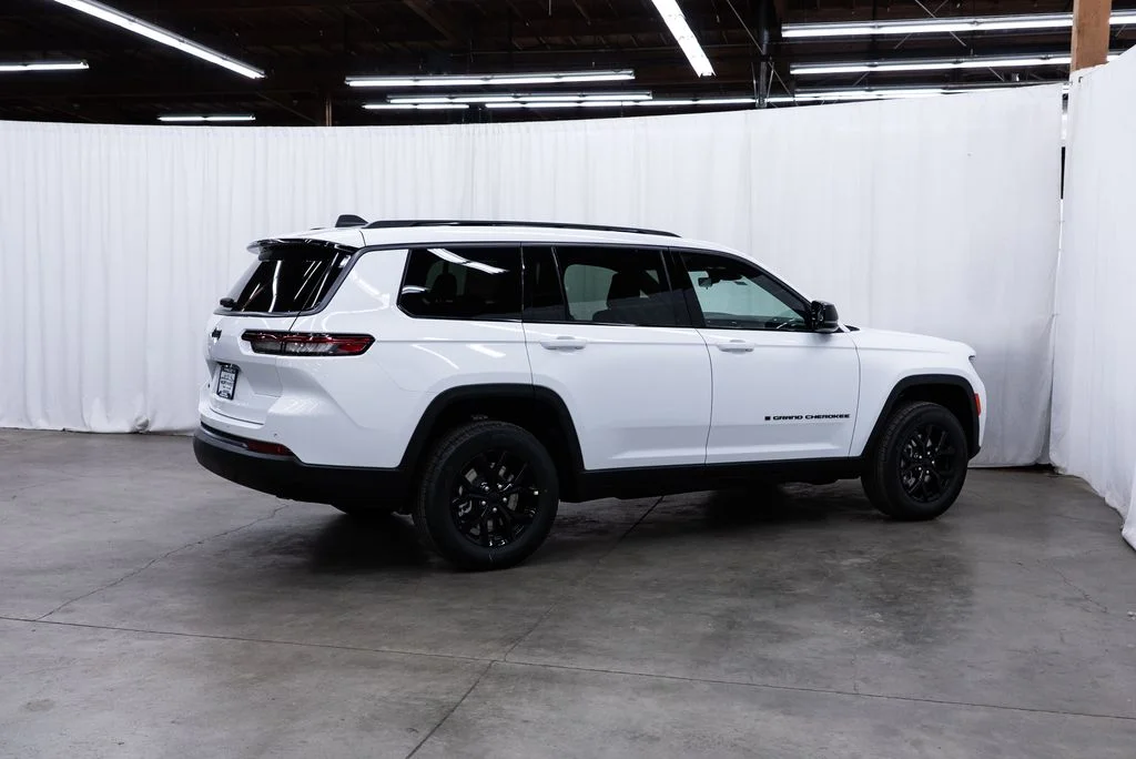 New 2026 Bright White Clear-Coat Exterior Paint Jeep Laredo image 6