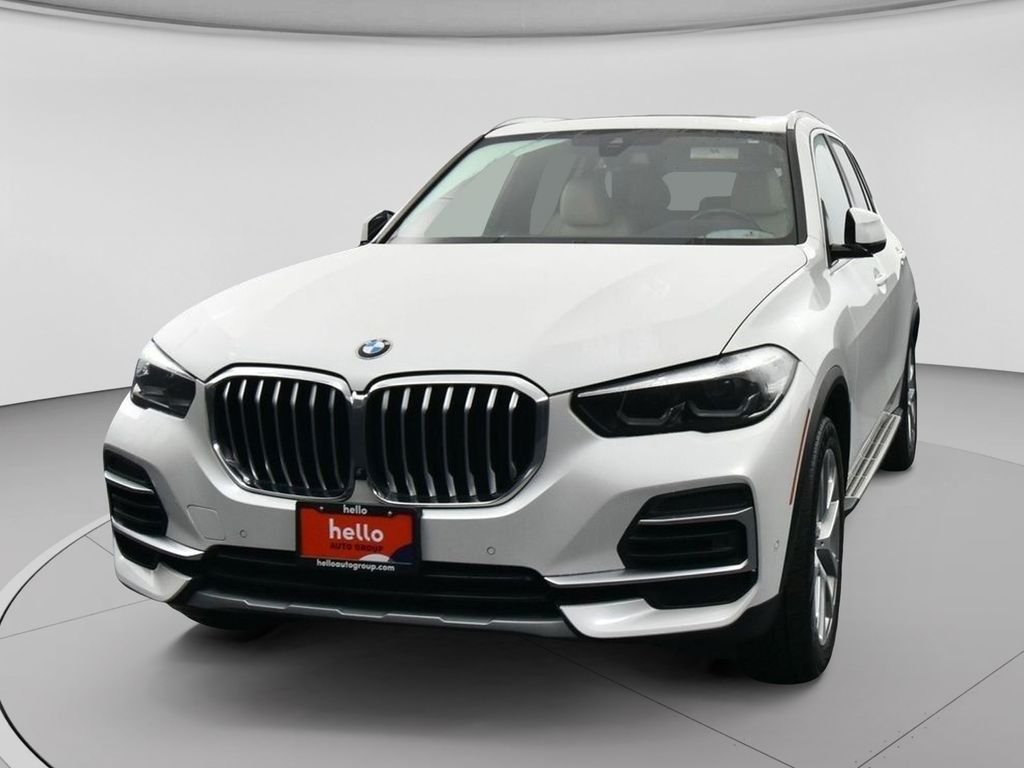 Used 2022 White Metallic BMW sDrive40i image 4