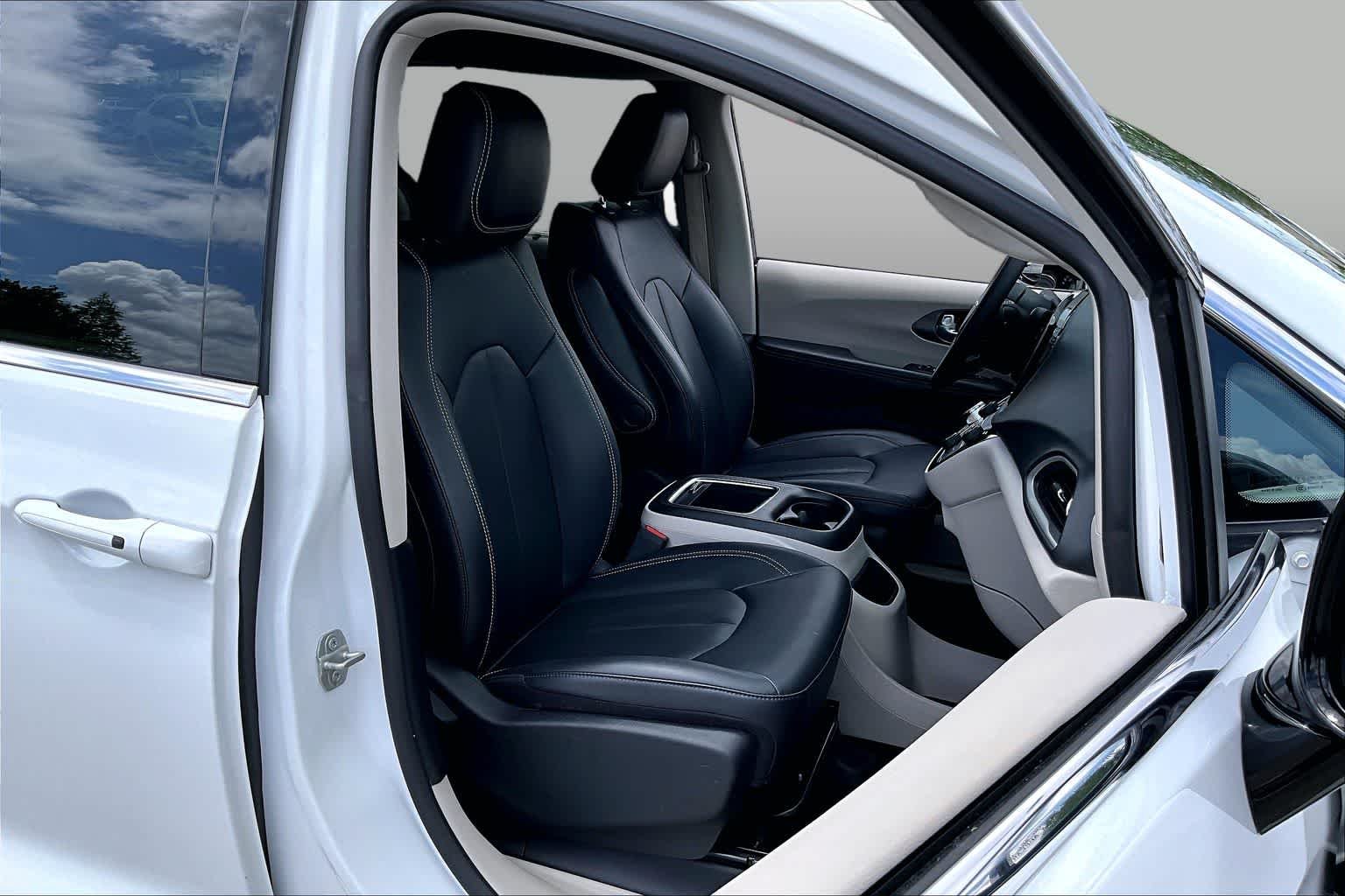 Used 2024 Bright White Clearcoat Chrysler Touring L image 8