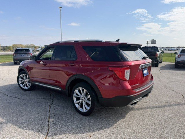 Used 2022 Red Metallic Ford Platinum image 5