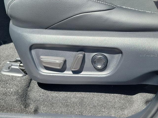 Certified Used 2025 WIND CHILL PEARL Toyota  image 19
