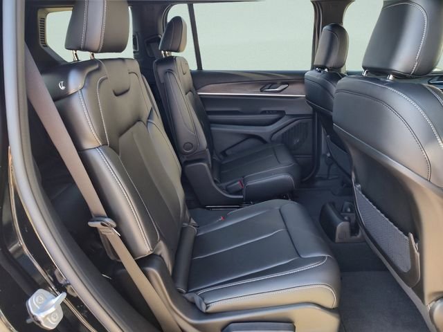 New 2025 Diamond Black Crystal Pearl-Coat Exterior Paint Jeep Limited image 30