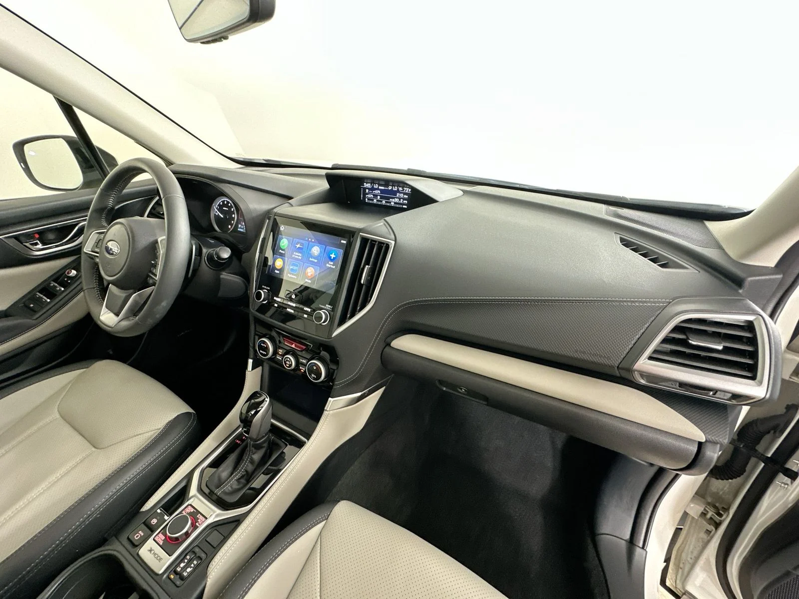 Used 2024 White Subaru  image 45