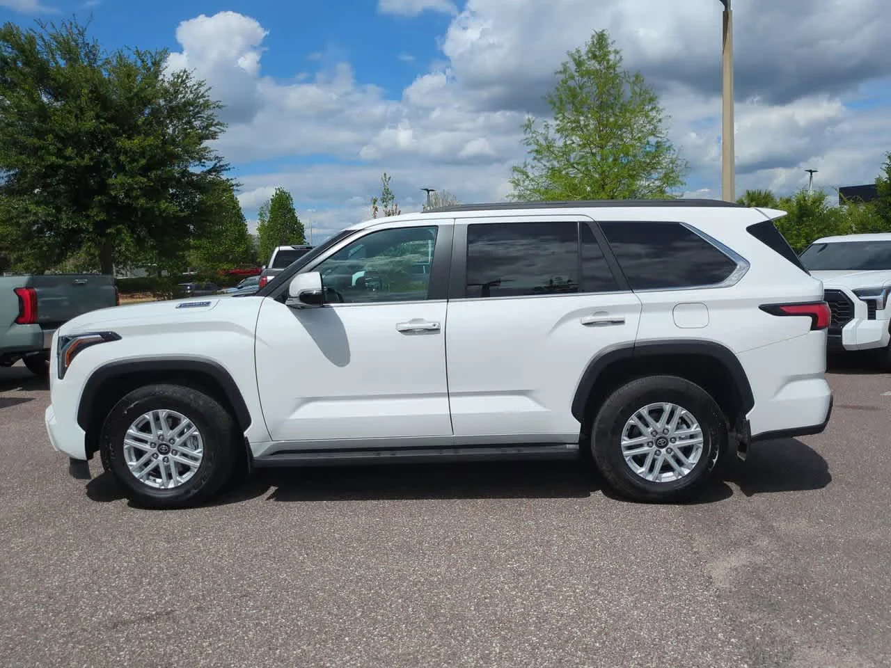 Certified Used 2025 Ice Cap Toyota SR5 image 3