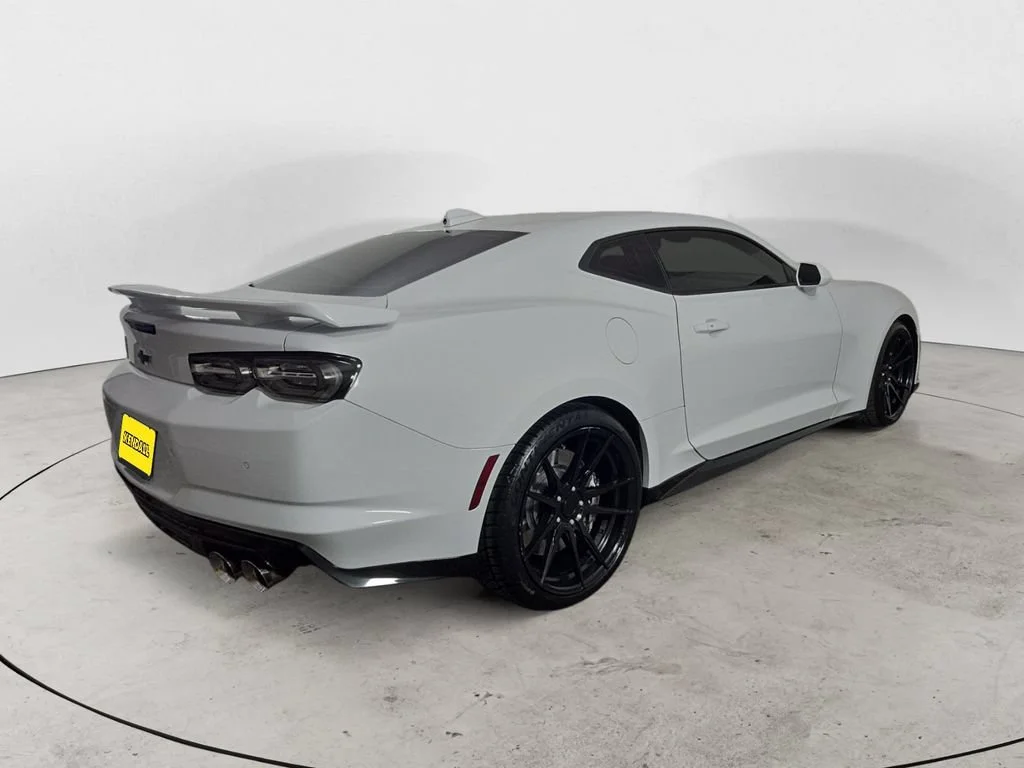 Used 2022 Summit White Chevrolet ZL1 image 5