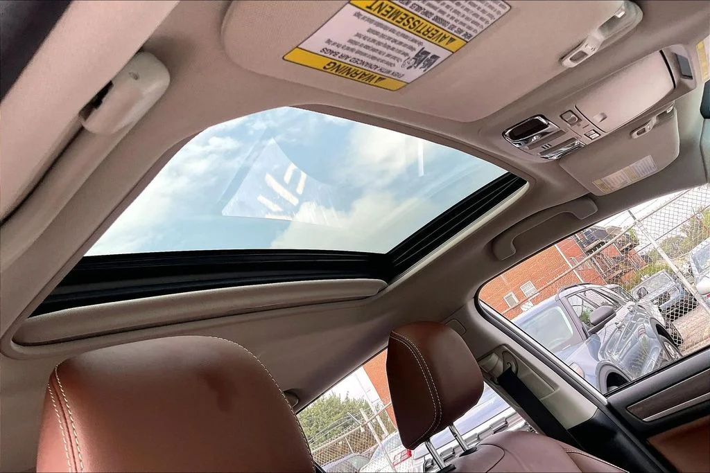 Used 2019 White Subaru 2.5i image 21