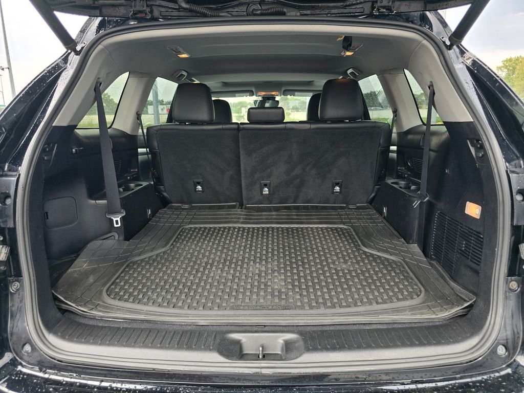 Used 2019 Black Toyota XLE image 19