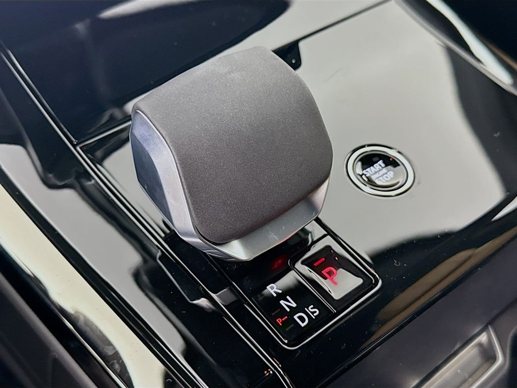 New 2026 Giola Green Land Rover Dynamic SE image 18