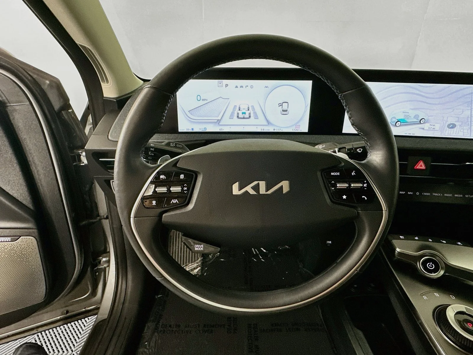 Used 2024 Steel Gray Kia Wind image 12