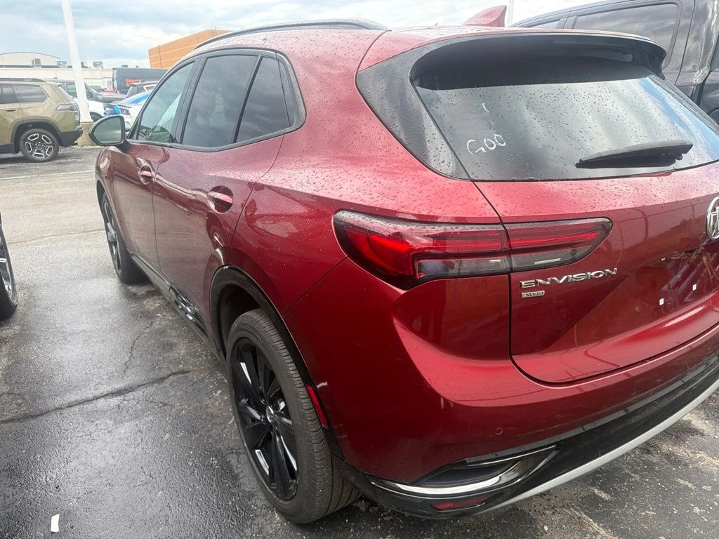 Used 2023  Buick Preferred image 2