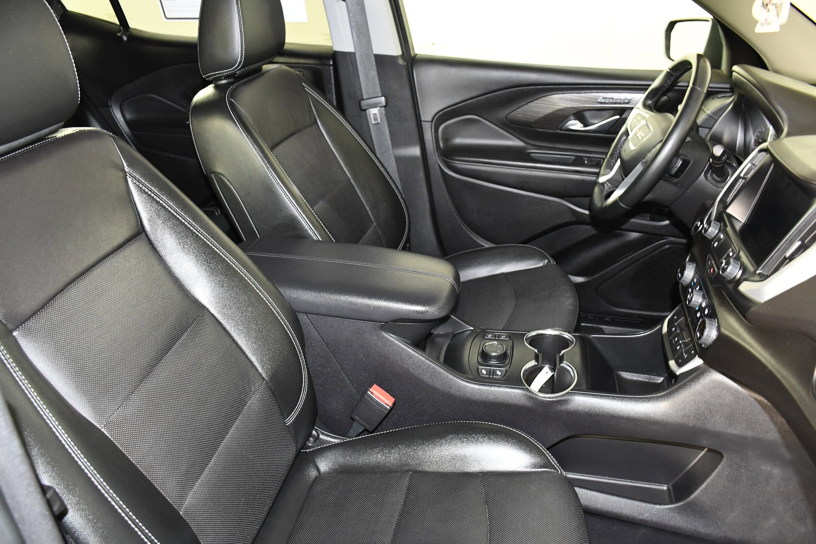 Used 2024 Sterling Metallic GMC SLT image 44